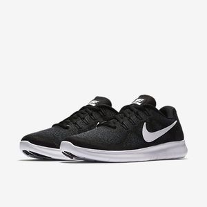 NEW Nike Free RN Running Sneakers